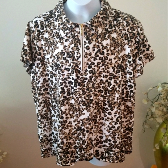 🦋Allyson Whitmore Golf Zip Front Animal Print Polo - Picture 1 of 4